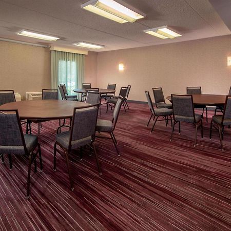 Courtyard By Marriott Rockville Buitenkant foto