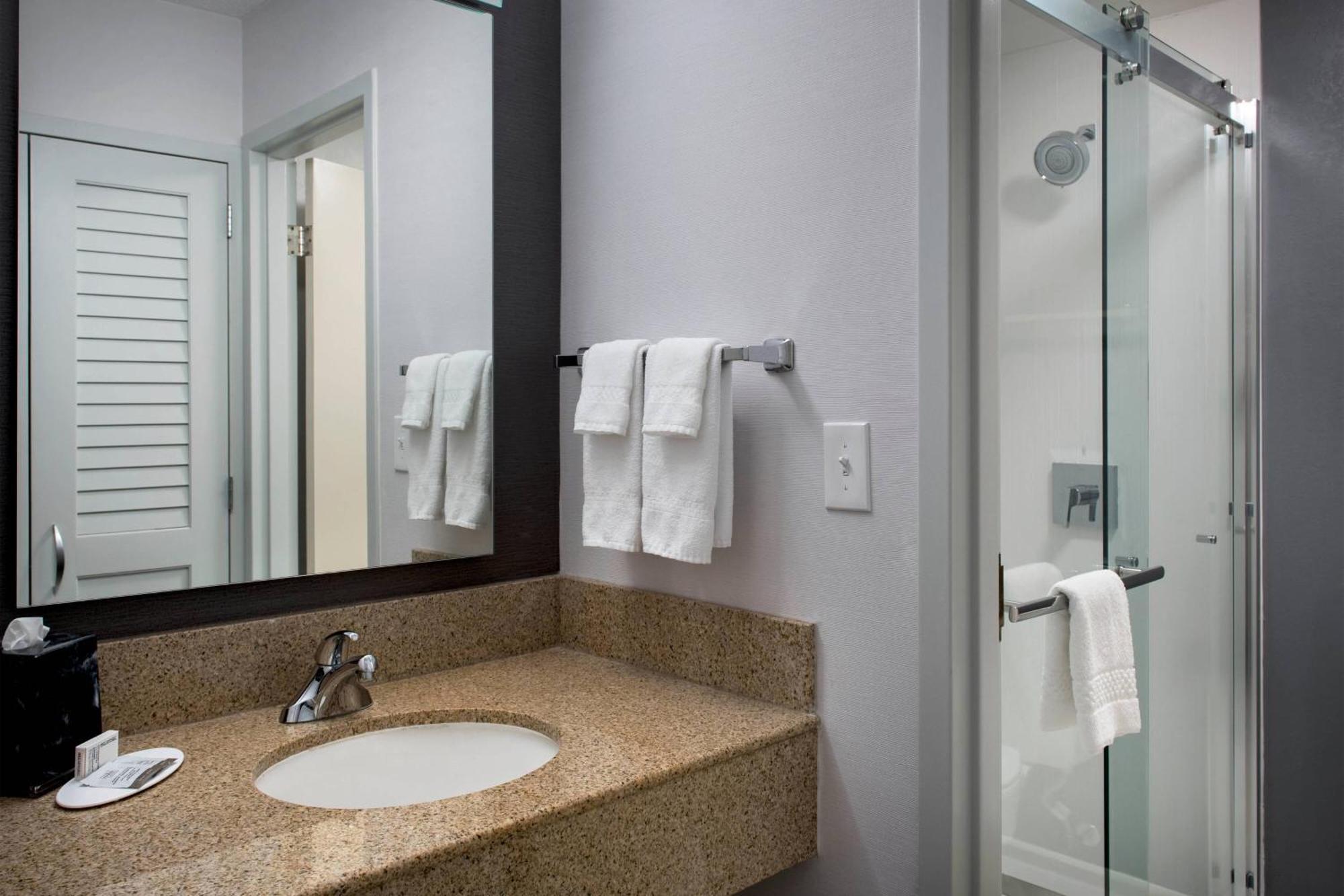 Courtyard By Marriott Rockville Buitenkant foto