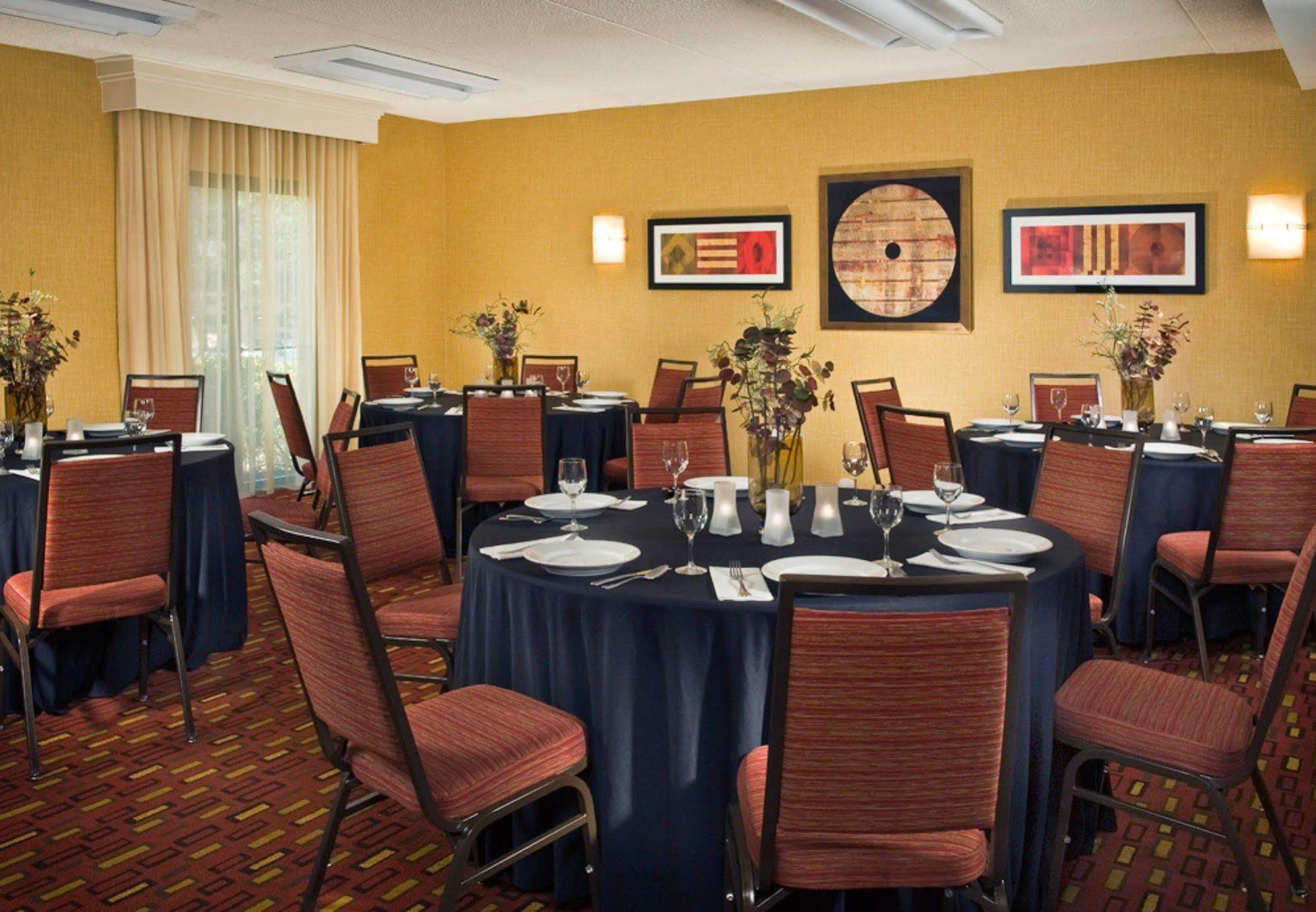 Courtyard By Marriott Rockville Buitenkant foto