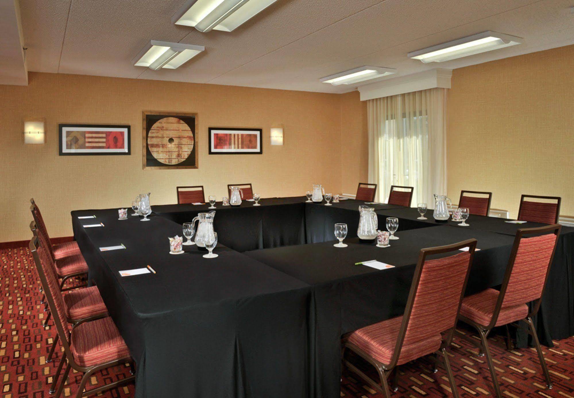 Courtyard By Marriott Rockville Buitenkant foto